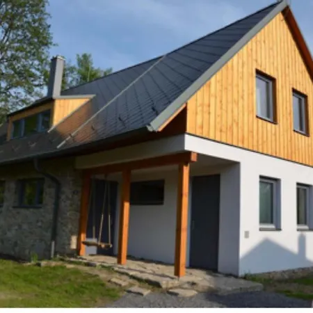 Na Brehu Svratky Villa *
